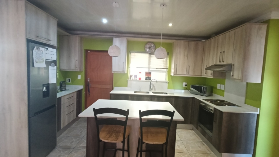 4 Bedroom Property for Sale in Sunset Glen Western Cape